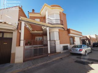 Haus in Tomelloso. Vivienda, amueblada, 2 plantas junto a cdoña crisanta con 3 dorm