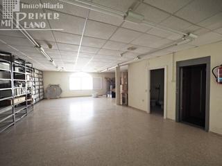 Local Comercial a Tomelloso. Se vende edificio en plaza de españa en tomelloso, a dos calles,