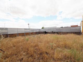 Terrain résidentiel à Tomelloso. Solar en avenida juan carlos i esquina, 1000 m2 y 66 m fachada