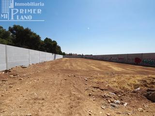 Terreno residencial en Tomelloso. Solar en venta junto al parque de la constitucion con 3155m2 y 3