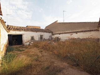 Terrain résidentiel à Tomelloso. Se vende solar 291 m2 y 11 de fachada junto a avda juan carlos i