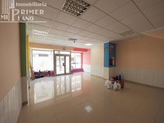 Local Comercial a Tomelloso. Espectacular local en venta o alquiler situado en cdña crisanta,