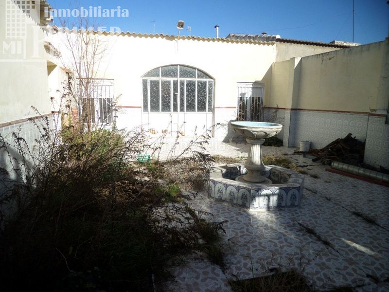 Foto aee4cca1-82f9-4dc3-83b8-38b9b28cfaa3. Casa amb aparcament a Tomelloso