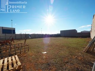 Residential Plot in Tomelloso. Solar junto a calle pizarro de tomelloso, de 593 m2 y 27 m de fa