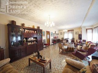 Casa in Tomelloso. Vivienda en esquina junto a ccervantes y alfonso xii, de 302 m2