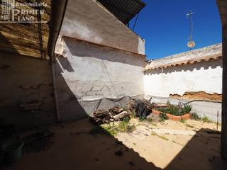 Casa en Tomelloso. Oferta! casa para reformar o tirar en tomelloso con 164m2 de ter