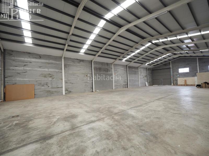 Foto fd366c0f-62c9-46f2-958a-86db2ce5c672. Nau industrial a Tomelloso