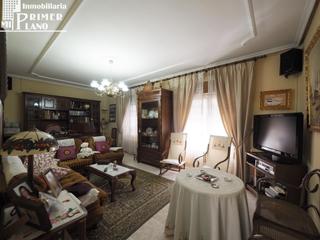 Casa en Tomelloso. Se vende casa de 2 plantas, 6 dorm, 2 baños, garaje y patio en p