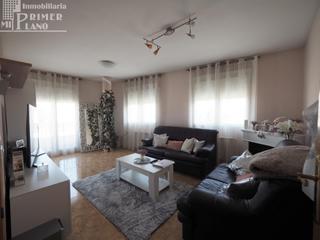 Reihenhaus in Tomelloso. Casa adosada en esquina, de 3 dormitorios, 2 baños, garaje y ter