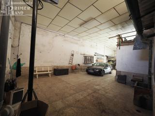 Casa a Tomelloso. Casa de dos plantas, con acceso a dos calles, 364m2 de suelo, po