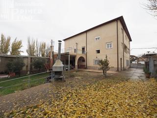 Casa en Argamasilla de Alba. Oportunidad en esquina! casa con 1188m2 de parcela y 745 m2 cons