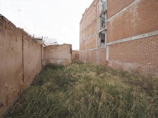 Terreno residencial en Tomelloso. Se vende solar en la zona centro de tomelloso con 214 m2 y 8,5 m