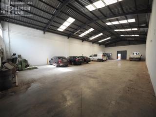 Nau industrial a Tomelloso. Se ofrece en venta una nave industrial ubicada en la zona de la
