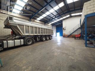 Rent Industrial building in Tomelloso. Se alquila nave de 512 metros cuadrados con oficinas y amplio pa