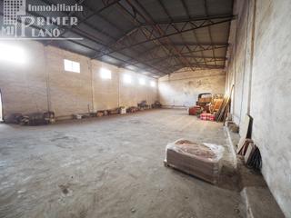 Nau industrial a Tomelloso. Oportunidad! se vende solar y nave en esquina, con 1.100 m2 y 68