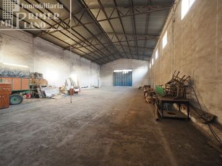 Nau industrial a Tomelloso. Oportunidad! se vende solar y nave en esquina, con 1.100 m2 y 68