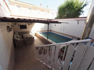 Casa adossada a Tomelloso. Adosado en venta en tomelloso  zona pajaritos  156 m  piscina pr
