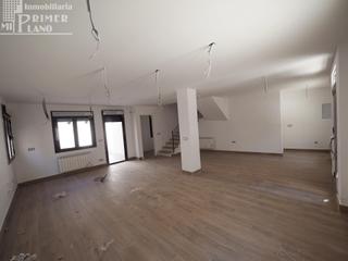 Casa adossada en Tomelloso. Exclusivo adosado en el corazn de tomelloso con piscina y vista