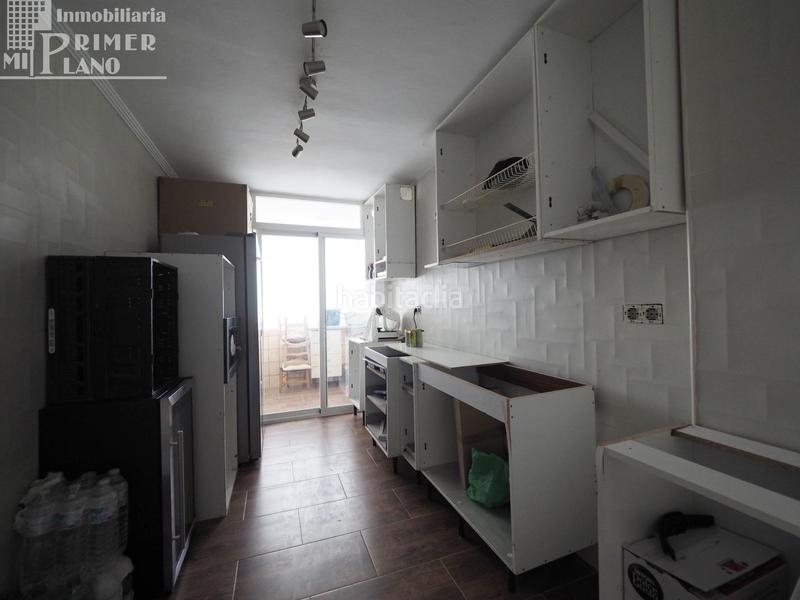 Foto c9920735-8f31-4c34-8ddf-22c46d976d90. Piso amplio y luminoso piso semireformado con terraza y piscina en Tomelloso