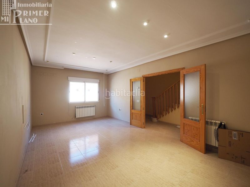 Foto 0943316c-d0de-4630-88cb-99a10bbde5b2. Semi detached house with heating parking in Tomelloso
