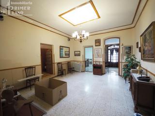 House in Tomelloso. Casa en esquina en tomelloso  oportunidad única por 89,000