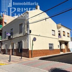Casa en Argamasilla de Alba. Oferta de ultima hora! se vende amplia casa en esquina con garaj