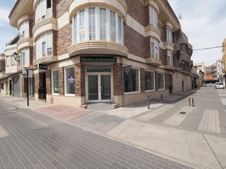 Rent Business premise in Tomelloso. Local comercial en esquina luminoso y espacioso en tomelloso  45