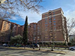 Alquiler Parking coche en Romareda. Avenida gómez laguna, alquiler plaza de garaje para aparcar moto