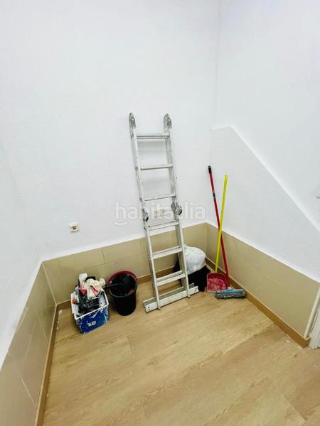 Foto f4a12d59-f691-4c1d-be1b-f104eed4b51f. Alquiler local comercial traspaso de licencia de actividad y contenido con un alquiler atractivo.local totalmente acondicionado. actualmente escuela de yo en Zaragoza