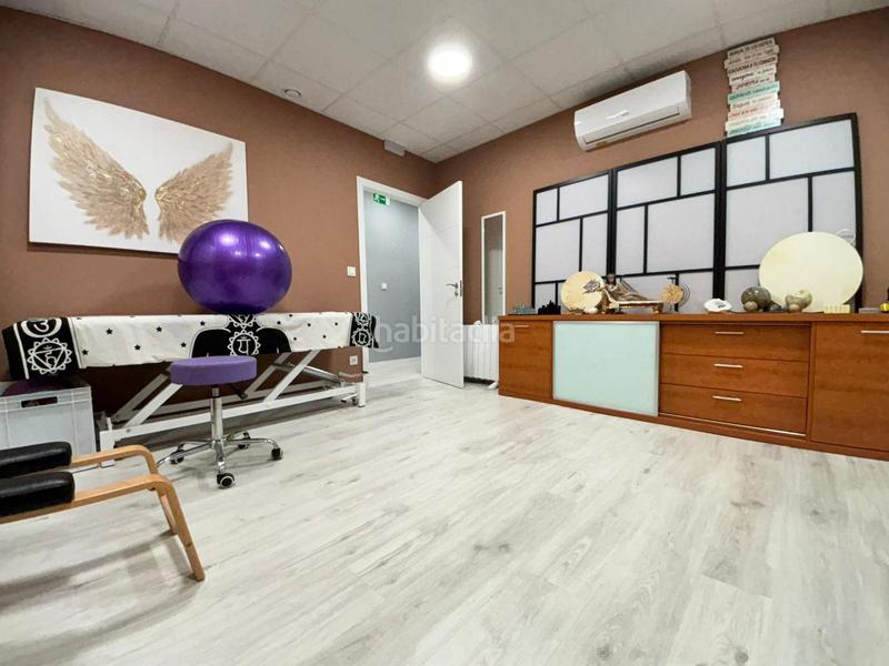 Foto 14c338a9-402a-42fe-8273-bb5822909e52. Alquiler local comercial descubre este increíble local en alquiler en Miralbueno! con una superficie de 62 metros cuadrados, este espacio es perfecto para en Zaragoza