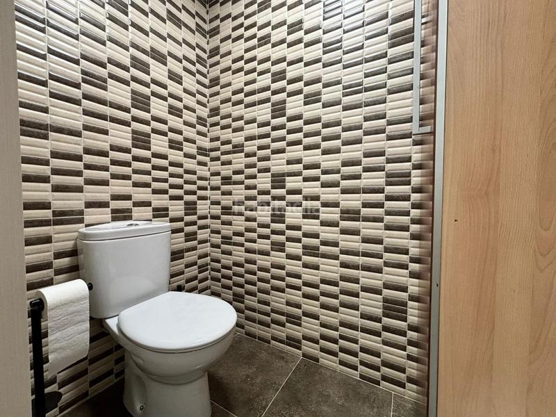 Foto 821c3733-9860-4c6d-9fa5-c43f2c959923. Alquiler local comercial descubre este increíble local en alquiler en Miralbueno! con una superficie de 62 metros cuadrados, este espacio es perfecto para en Zaragoza