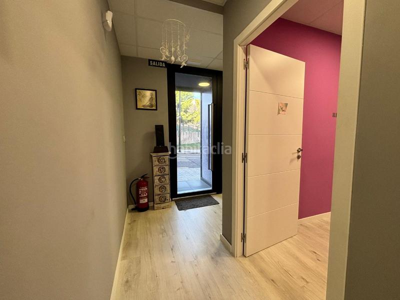 Foto c1b5e17f-a526-480c-9fa1-f9b0ce23f3aa. Alquiler local comercial descubre este increíble local en alquiler en Miralbueno! con una superficie de 62 metros cuadrados, este espacio es perfecto para en Zaragoza