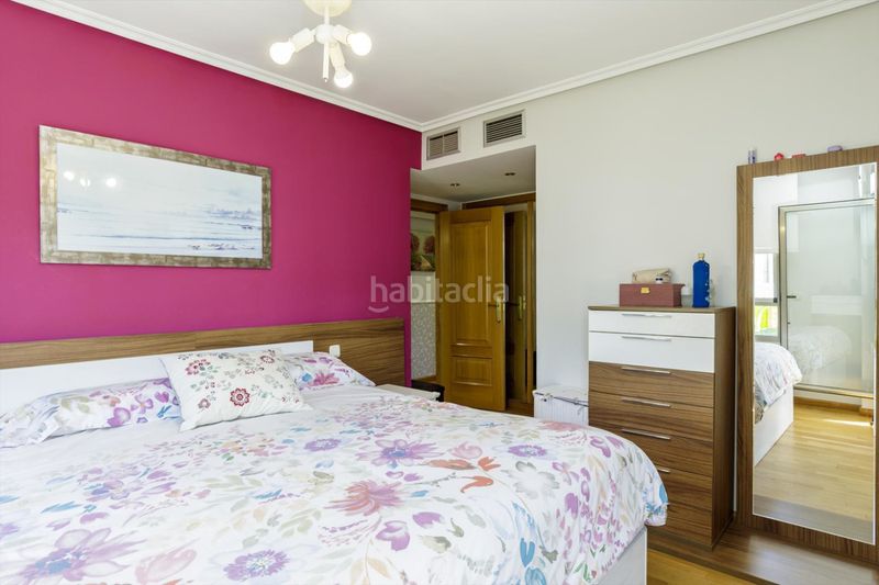 Foto 0d3d108d-f7a9-405e-a854-2df6452b070a. Pis amb piscina a Miralbueno Zaragoza