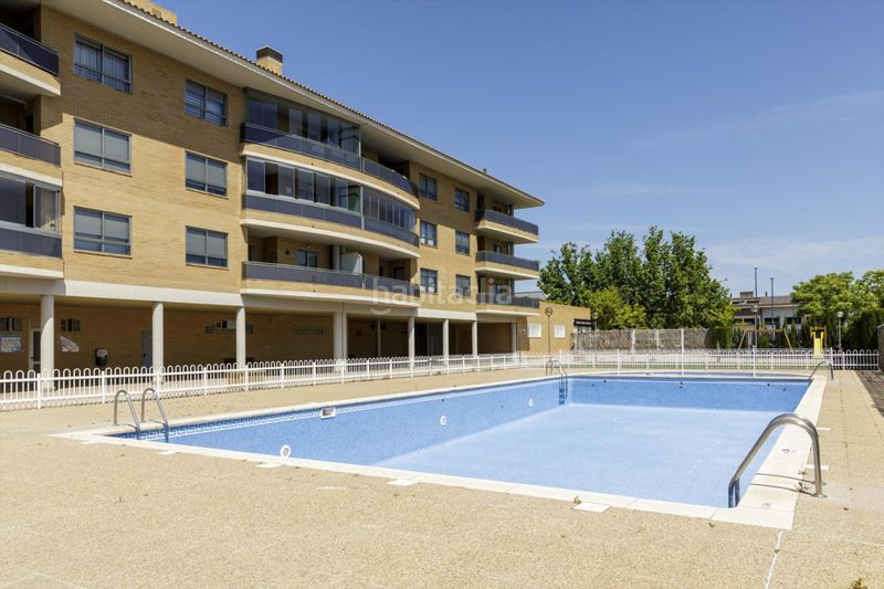 Foto 5fc5c3c3-335a-438a-80ea-ffb0514deae6. Pis amb piscina a Miralbueno Zaragoza