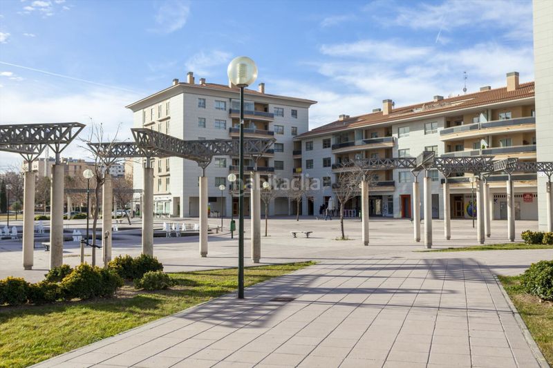 Foto a4a9292e-ed8d-4bd4-828d-c6d2cd6c0100. Pis amb piscina a Miralbueno Zaragoza