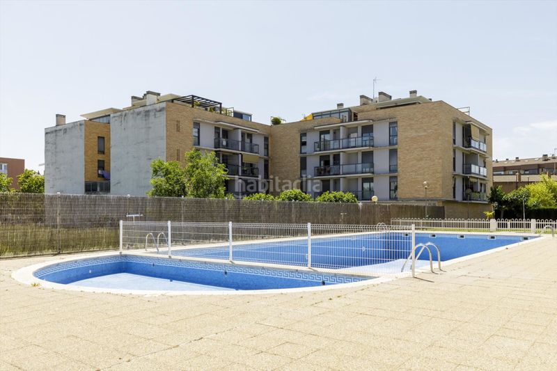 Foto e15f82e7-48d3-4fb8-b0db-c27327713660. Pis amb piscina a Miralbueno Zaragoza