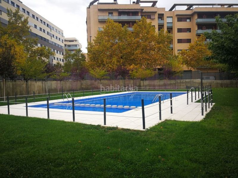 Foto fe307b7d-025d-48ad-b955-97b1b91c8577. Pis amb piscina a Miralbueno Zaragoza