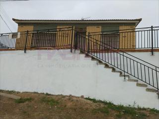 Casa a Mediana de Aragón. Se vende gran parcela con dos casas, una de ellas con 100m distr