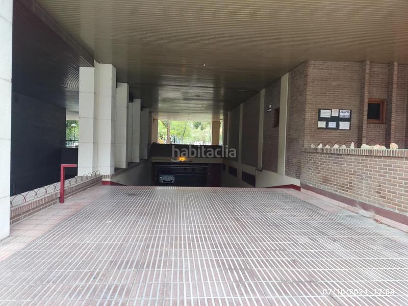 Foto 0791e162-79de-4d89-af52-27c5eb2de49b. Aparcament cotxe a La Granja Zaragoza