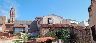 House  Mayor. Se vende casa con terreno en ruesca