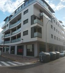 Local Comercial  Arquitecto medarde. Se vende local en urbanización las cortes