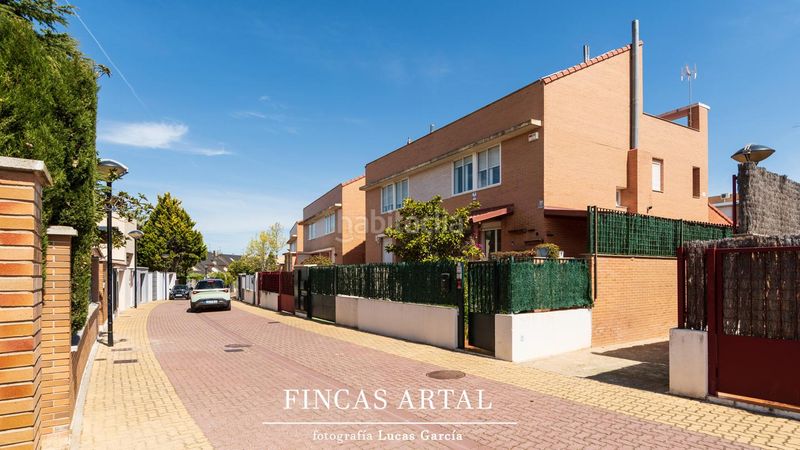 Foto 2d0930db-92b9-404f-adce-2d0779de93e9. Casa amb calefacció aparcament piscina a Montecanal Zaragoza