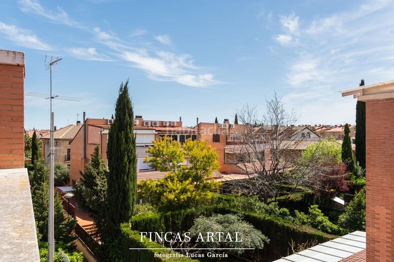 Foto 38ca9c36-5d2e-40c1-a904-c8dace971324. Casa amb calefacció aparcament piscina a Montecanal Zaragoza