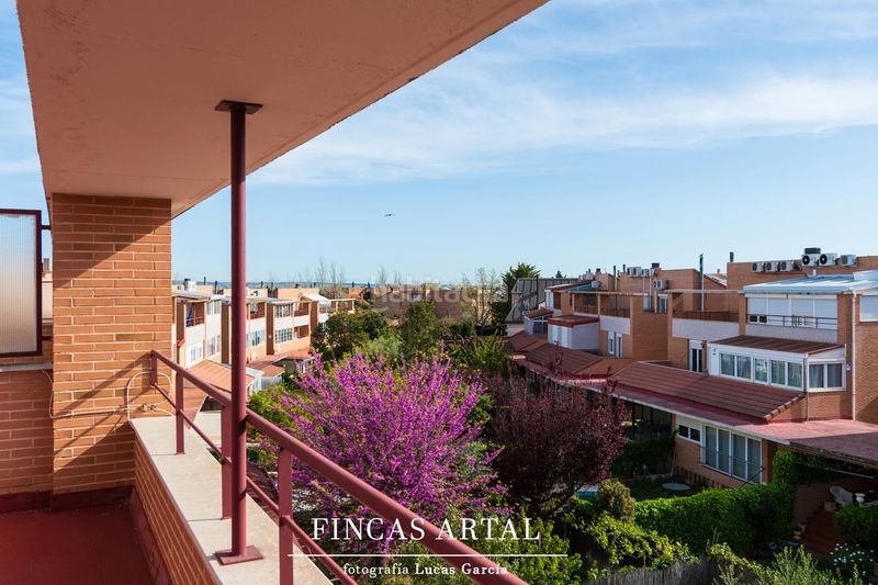 Foto a2e43f79-be33-40b3-aa9b-db015affc654. Casa amb calefacció aparcament piscina a Montecanal Zaragoza