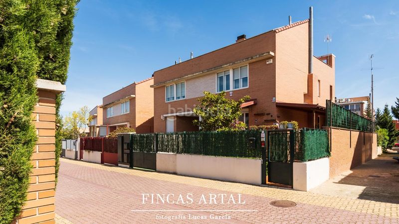 Foto acaf7eda-751f-44ea-aec5-735e2384fc85. Casa amb calefacció aparcament piscina a Montecanal Zaragoza