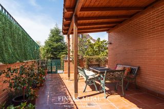 Haus  De la ilustración. Exclusivo chalet pareado esquinero con jardín y piscina privada