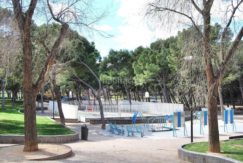 Foto e2526324-d992-44c3-9b57-e99188114f37. Xalet amb calefacció aparcament piscina a Ruiseñores Zaragoza