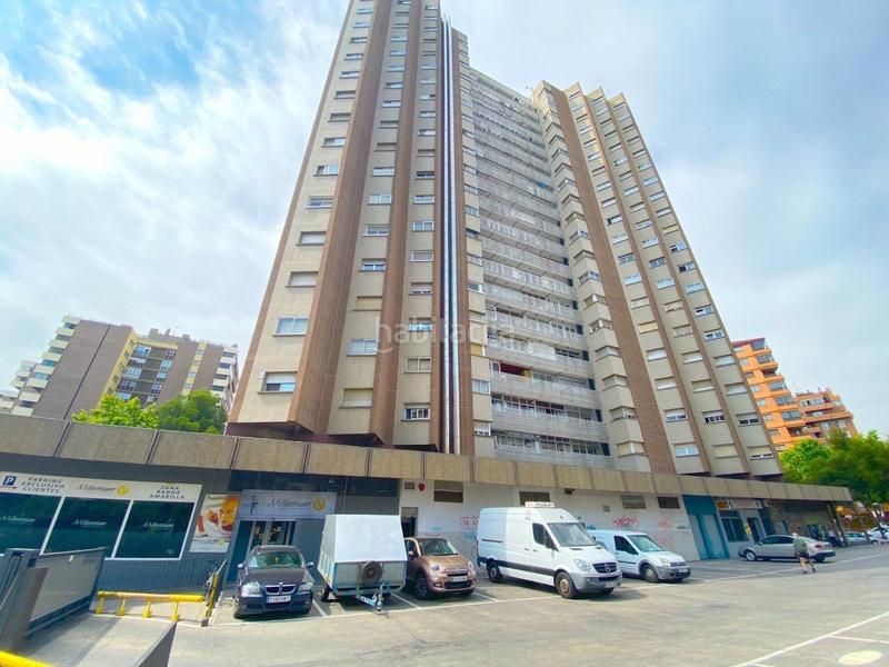 Foto 6eb2f04d-df55-41bb-9a83-6187de6620b3. Local comercial  de 700 m2 aprox. en vía universitas en Zaragoza