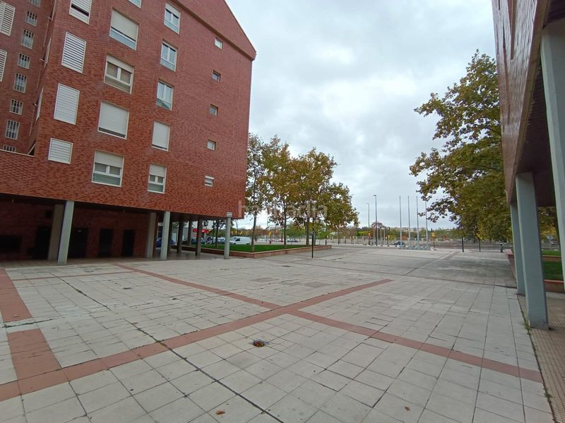 Foto f7e9db44-c887-49e9-9429-daae428fa17b. Local comercial a La Granja Zaragoza