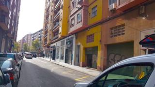 Local Comercial  Calle fray jos casanova. Avda navarra  106 m2 de local comercial a pie de calle.